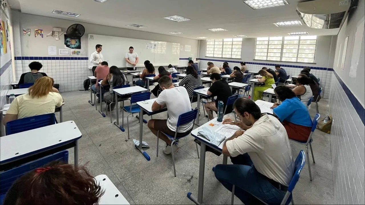 Imparh aplica prova da seleção do Centro de Línguas